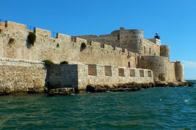 Tour of the island of Ortigia and exploration of sea caves with baths. - Key points to know before you book
