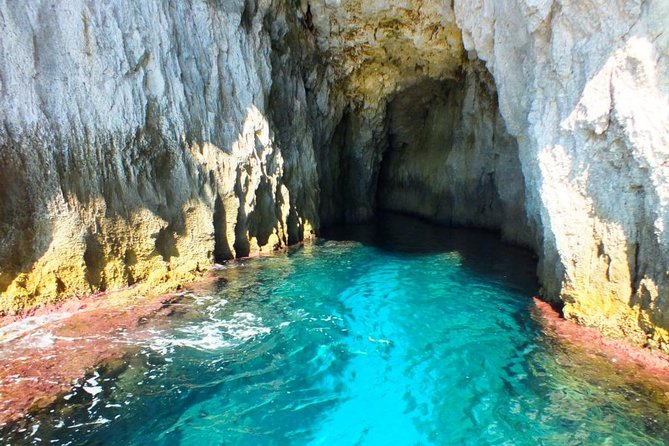 Tour of the island of Ortigia and exploration of sea caves with baths. - Why this short cruise is worth your time