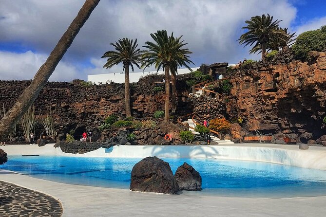 Tour to Timanfaya, Jameos del Agua, Cueva de los Verdes and viewpoint from the cliff - El Lago Verde and the final coastal contrast