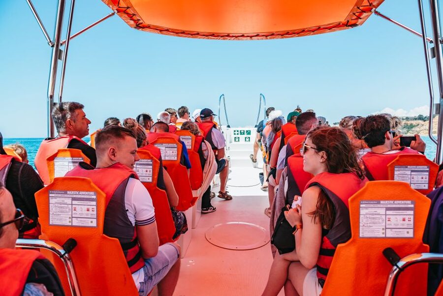 Vilamoura: Benagil Cave Boat Tour with Entry&Dolphin search - The dolphin search on the way back