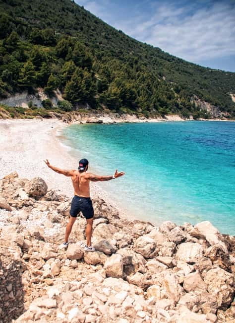 Vlorë: Sazan Island, Haxhi Ali Cave, and Karaburun Boat Tour - Haxhi Ali Cave and the pirate story