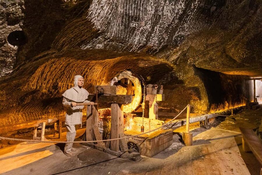 Wieliczka Salt Mine Tour from Kraków – Skip the Line Entry - Who should book this experience?