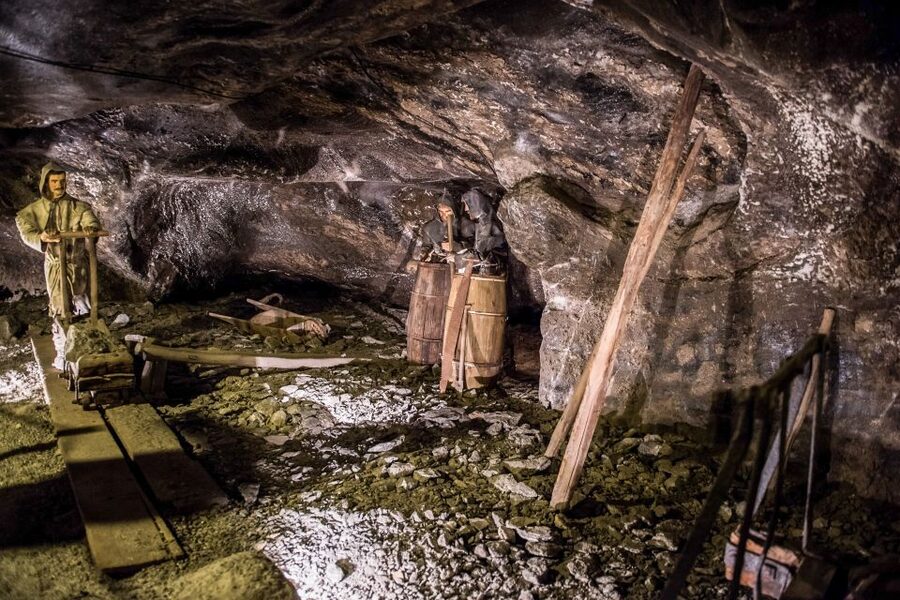 Wieliczka Salt Mine Tour Including Hotel Pick-Up - The 30-minute ride from Kraków to Wieliczka