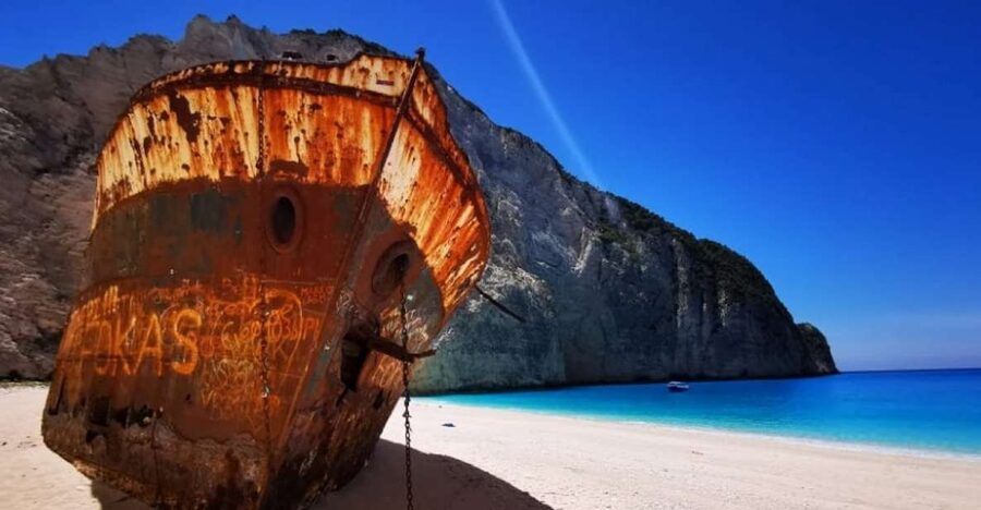 Zakynthos: early morning Shipwreck,Blue Caves and view point - Five details that shape the day